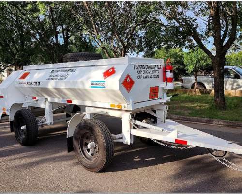 Acoplado Tanque Cisterna de Chapa para Combustible 2000 Lts.