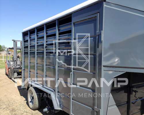 Carro Cerrado para Caballos con Cigueña.