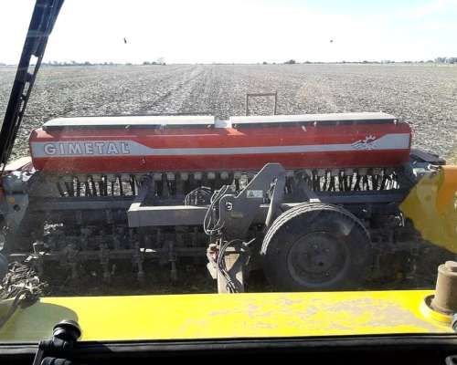 Sembradora Gimetal 25 Lineas a 17,5 cm con Alfalfero