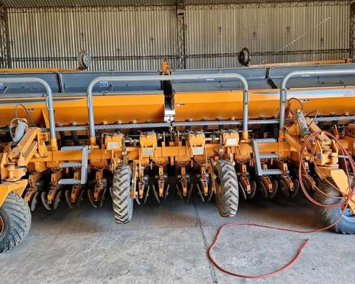 Sembradora Agrometal TX Mega año 2011 - 22 a 35