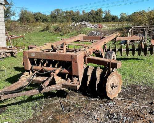 Tractor Deutz 144 con Rastra Excéntrica