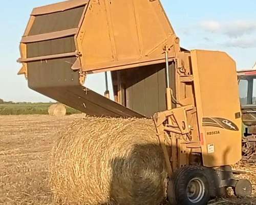 Rotoenfardadora Challenger RB563 a