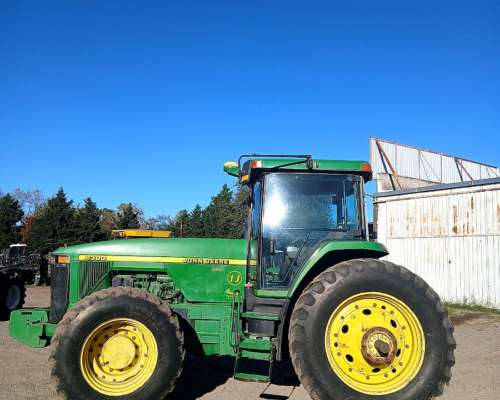 Tractor John Deere 8300 con Piloto