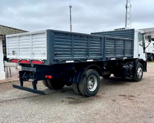 Camión Iveco Tector 170e22 2014 con Carrocería Bi-vuelco
