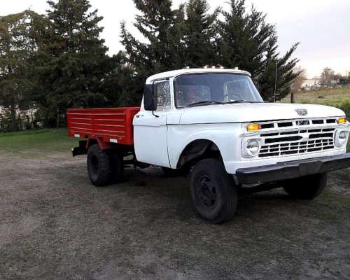 Camion Ford 350 con Carroceria Barandas Volcables