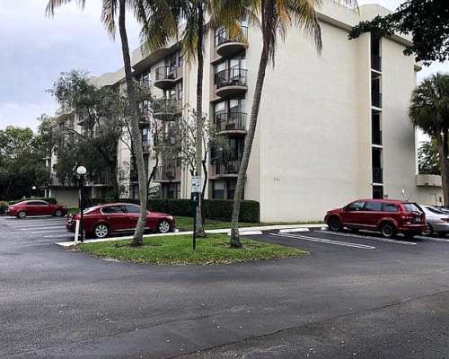 Vendo 2 Dptos en Miami, con Renta, Excelente Ubicacion.