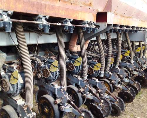 Sembradora BHV 710 de 14 Surcos