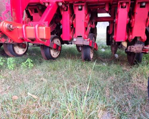 Sembradora Giorgi Precisa 8000, 27 Surcos a 52 cm Neumatica