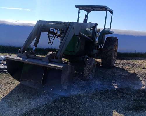 John Deere 2420 con Pala