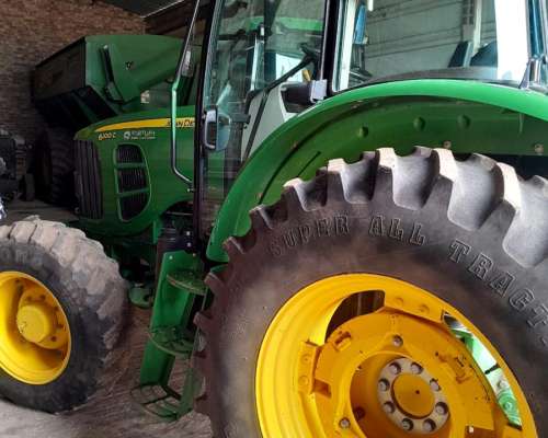 Excelente Tractor de 100 Doble Tracción con 3700 Horas