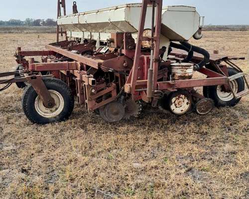 Massey Ferguson 1615 y Giorgi G6000