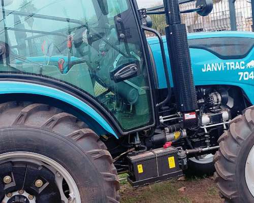 Tractor Doble Tracción de 70 HP