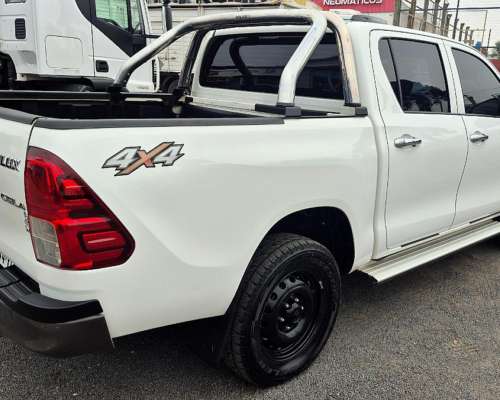 Toyota Hilux DX 2.4 4X4 2016