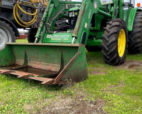 Tractor John Deere 5705 con Pala