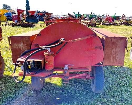 Tanque Salto de 3000 Lts con Bauleras Laterales