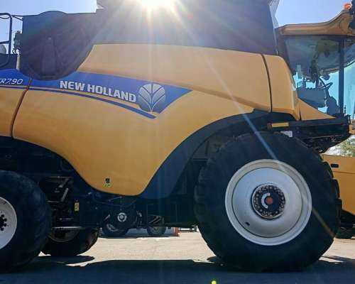 Cosechadora New Holland 7.90 Cabezal 45 Pies