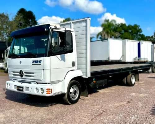 Camion Mercedes Benz 712 año 1999 con Carroceria Playa