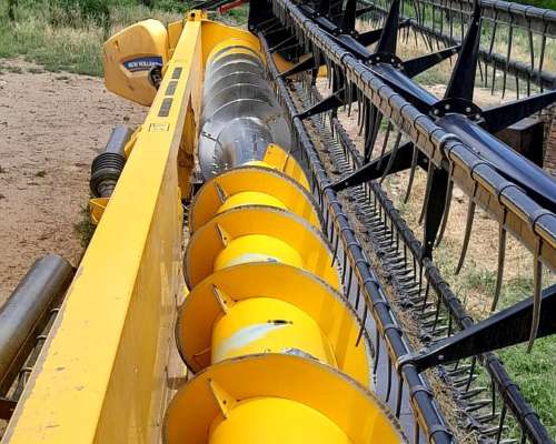 Cosechadora New Holland CR 5080, año 2013