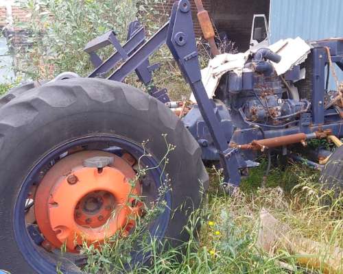 Vendo/permuto Tractor Fiat 650 con Pala Invertida Hidraulico
