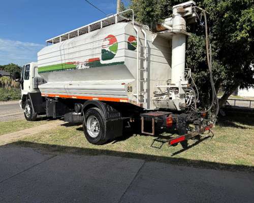 Ford Cargo 1317 con Tolva Thanos