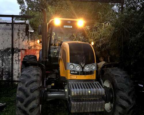 Tractor Valtra Ar220k MOD2017
