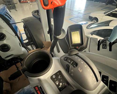 New Holland T7.215/4cd. -