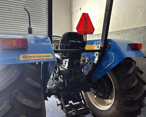 Tractor New Hollad 75 HP con 3 Puntos