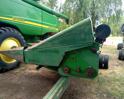 John Deere 8 Surcos a 70