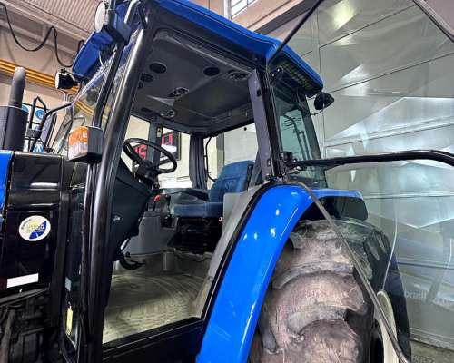 Tractor New Holland 6040. 135 HP