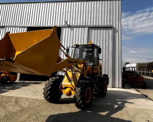 Pala Cargadora TK 930 - Peso OP: 4.200 Kg