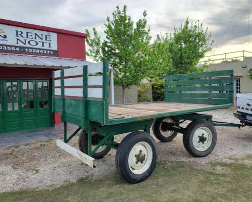 Acoplado de 6 TN. Impecable Estado.