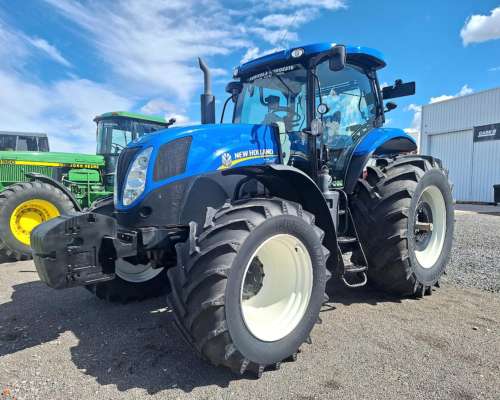 Usado - New Holland - T7-205 - 2021 - 4wd - Piloto