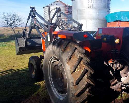 Tractor Massey Ferguson 1175 Restaurado con Pala Ceibo