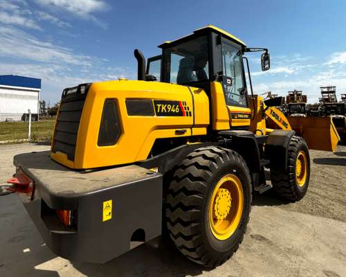 Pala Cargadora TK 946 - Peso OP: 8400 Kg