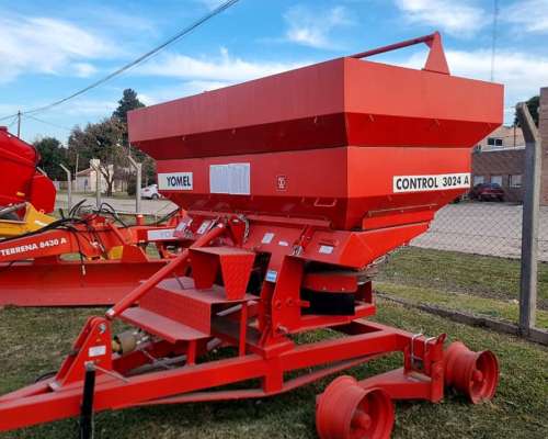 Fertilizadora Yomel Control 3024 Disponible