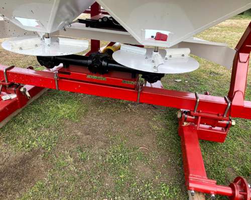Fertilizadora al Voleo de 3.500 Kg Grass Cutter Bidisco