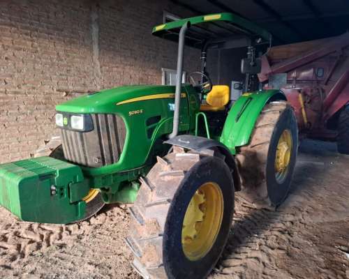John Deere 5090e, con Rops