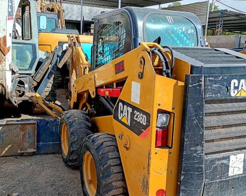 Minicargadora Marca CAT Modelo 236d con Brazo Retro J.deere