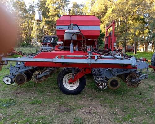 Sembradora Apache 18000. Usada