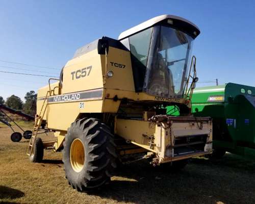 Ref. 31 - Cosechadora New Holland TC57 + Cabezal Trigo/soja