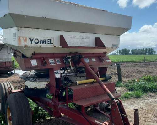 Fertilizadora Yomel RD 3028 Z.