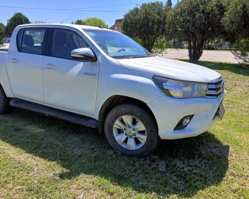 Vendo Toyota Hilux SRV 2016 4X4 MT Unica Mano