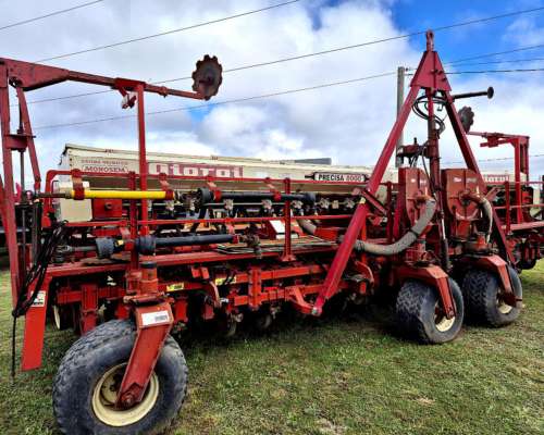 Sembradora Giorgi Usada de 16 a 52 Neumatica Cardanica