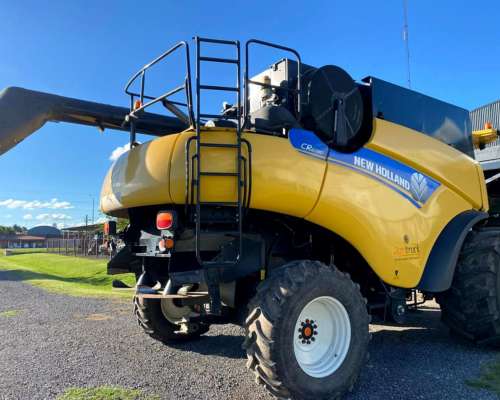 Cosechadora New Holland CR6080 con Cabezal 30 Pies
