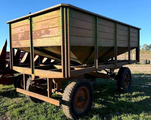 Tolva Semillera Marca Conese de 6tt con Llanta Sandwichs R20