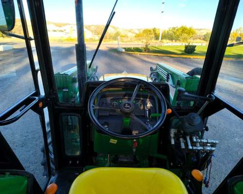 Tractor John Deere 5065 e C/cabina Cerrada y Pala. 446 Hs