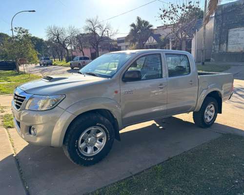 Toyota Hilux 4X2 SR DC 3.0 2013 245mil km