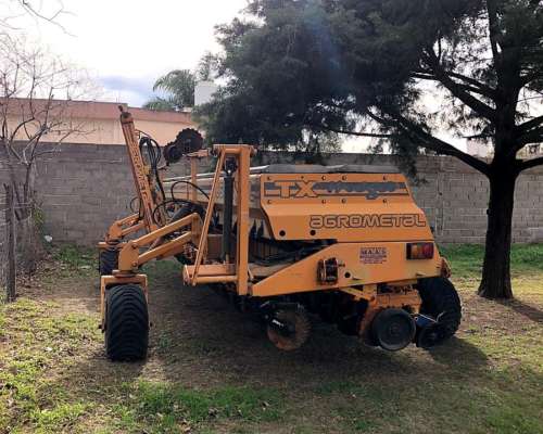 Agrometal TX Mega 16 a 52 CM. año 2002.