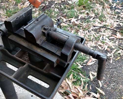 Agujereadora de PIE Marca Omnia Mandril 16 MM