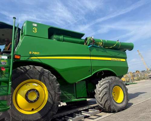 John Deere S780 con Draper de 45 Pies con Piloto